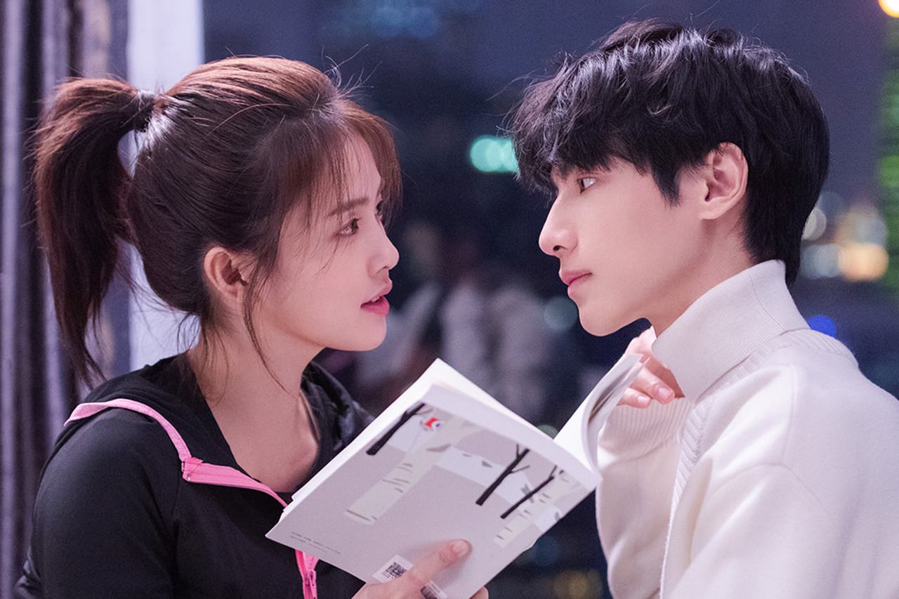 《半是蜜糖半是傷》羅雲熙化身毒舌霸總，跟白鹿互懟金句太有梗！造型氣場UP成職場穿搭新模板！