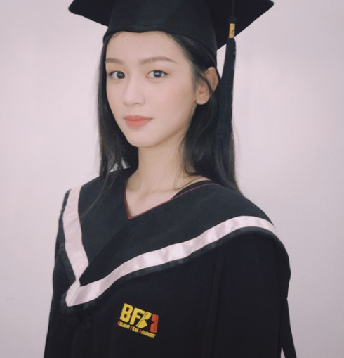 選秀成新人戰場！楊冪公司王藝瑾有望成為下一個熱巴？PK趙麗穎的這位人氣師妹！