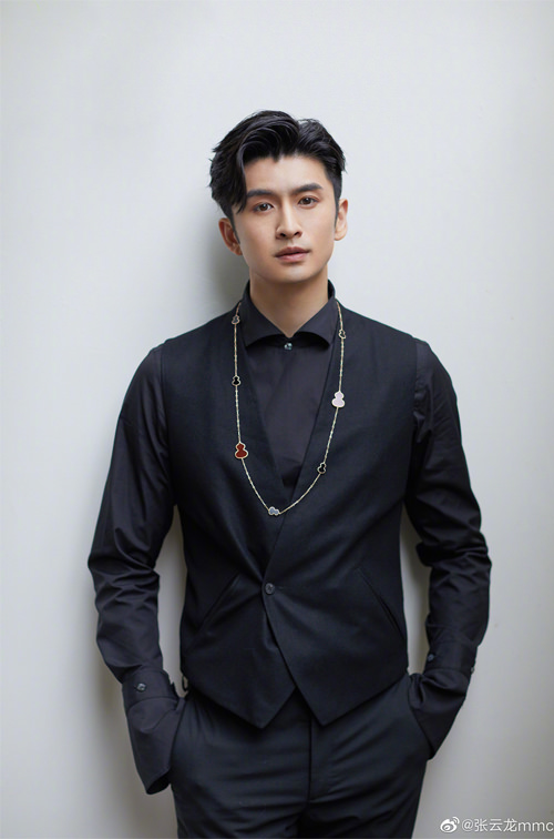 《暴風眼》楊冪母雞帶小雞!張彬彬揪團拍戲,旗下男神竟是他最得寵?! - 第4張圖 《暴風眼》楊冪母雞帶小雞!張彬彬揪團拍戲,旗下男神竟是他最得寵?!