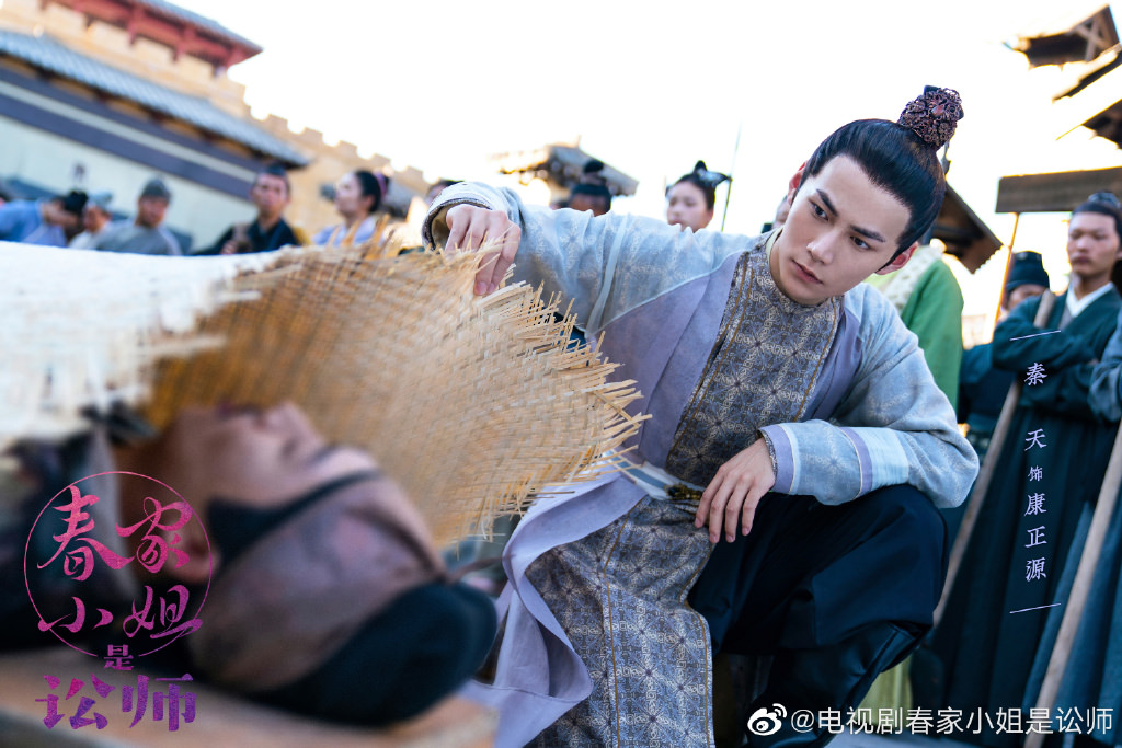 《春家小姐是訟師》今日開播，「女訟師」莊達菲與「冷面殺手」黃俊捷，高能反差談情說案！