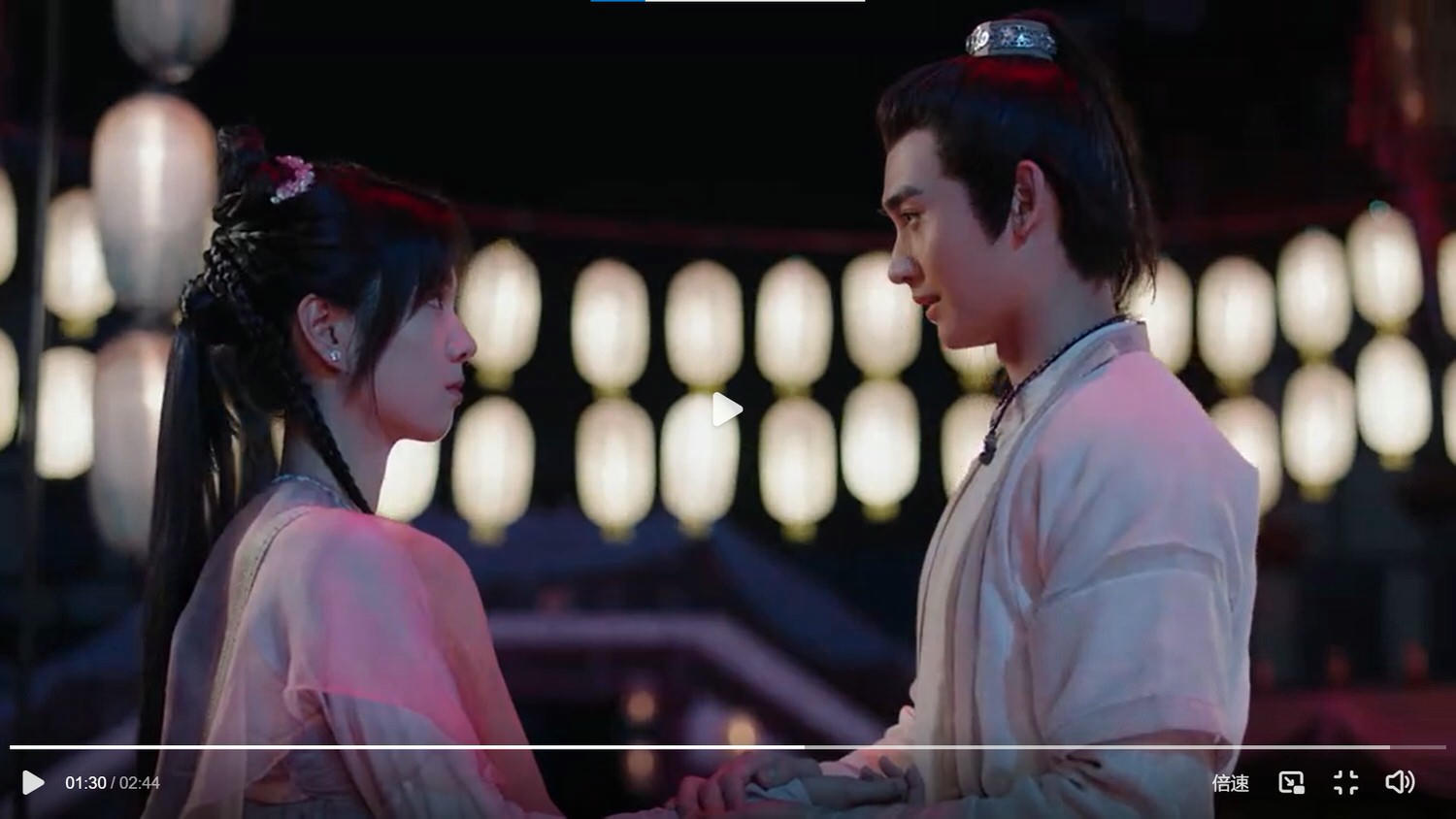 《春家小姐是訟師》今日開播，「女訟師」莊達菲與「冷面殺手」黃俊捷，高能反差談情說案！