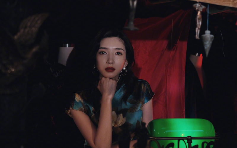 《司藤》景甜旗袍造型典雅，迪麗熱巴俏麗、趙麗穎賢淑，哪位女星的旗袍你最愛？