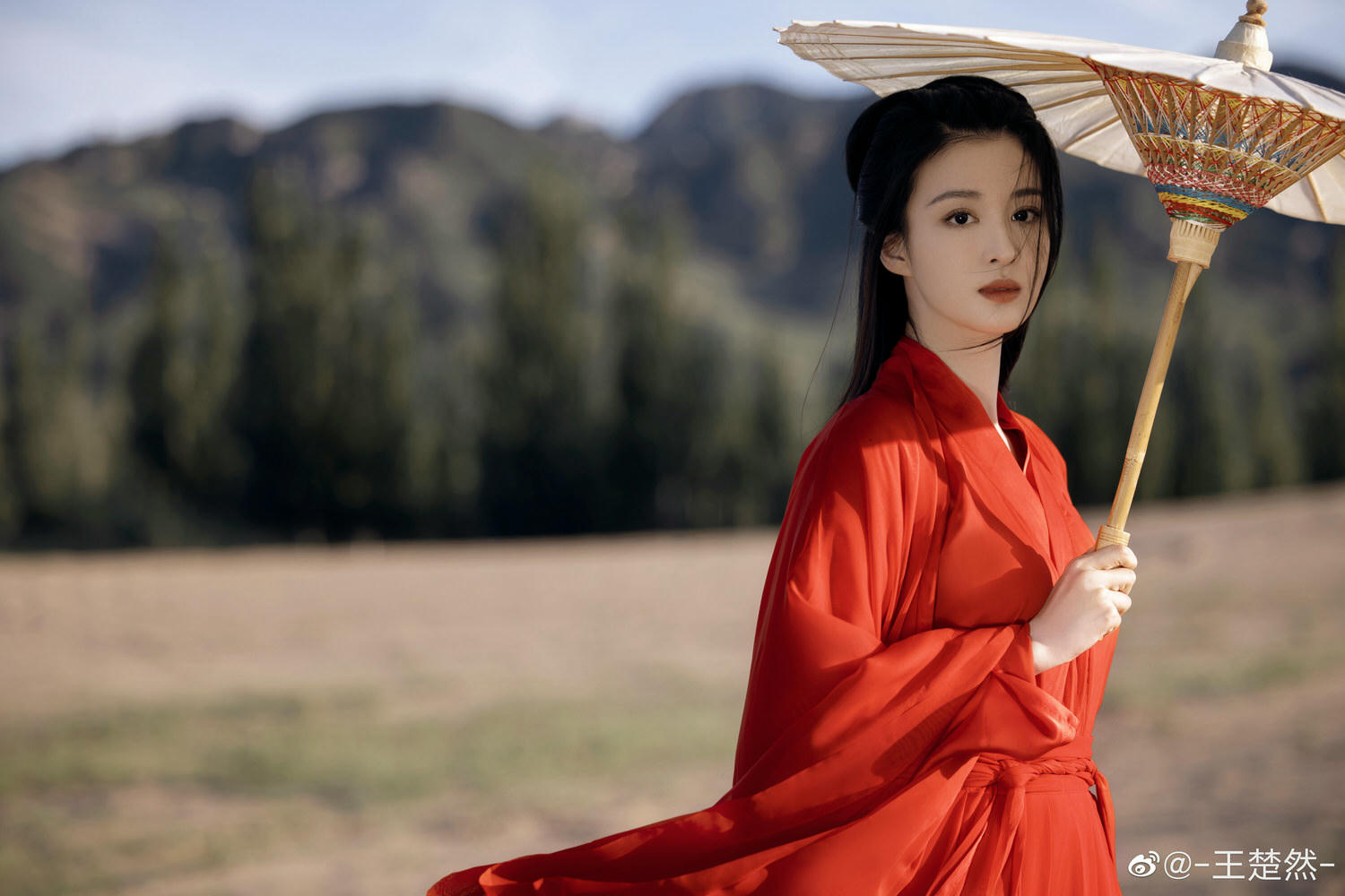 盤點５位高顏「純欲風」的95後小花！周也百變、周雨彤時尚，她激似劉亦菲卻被「討厭」！？