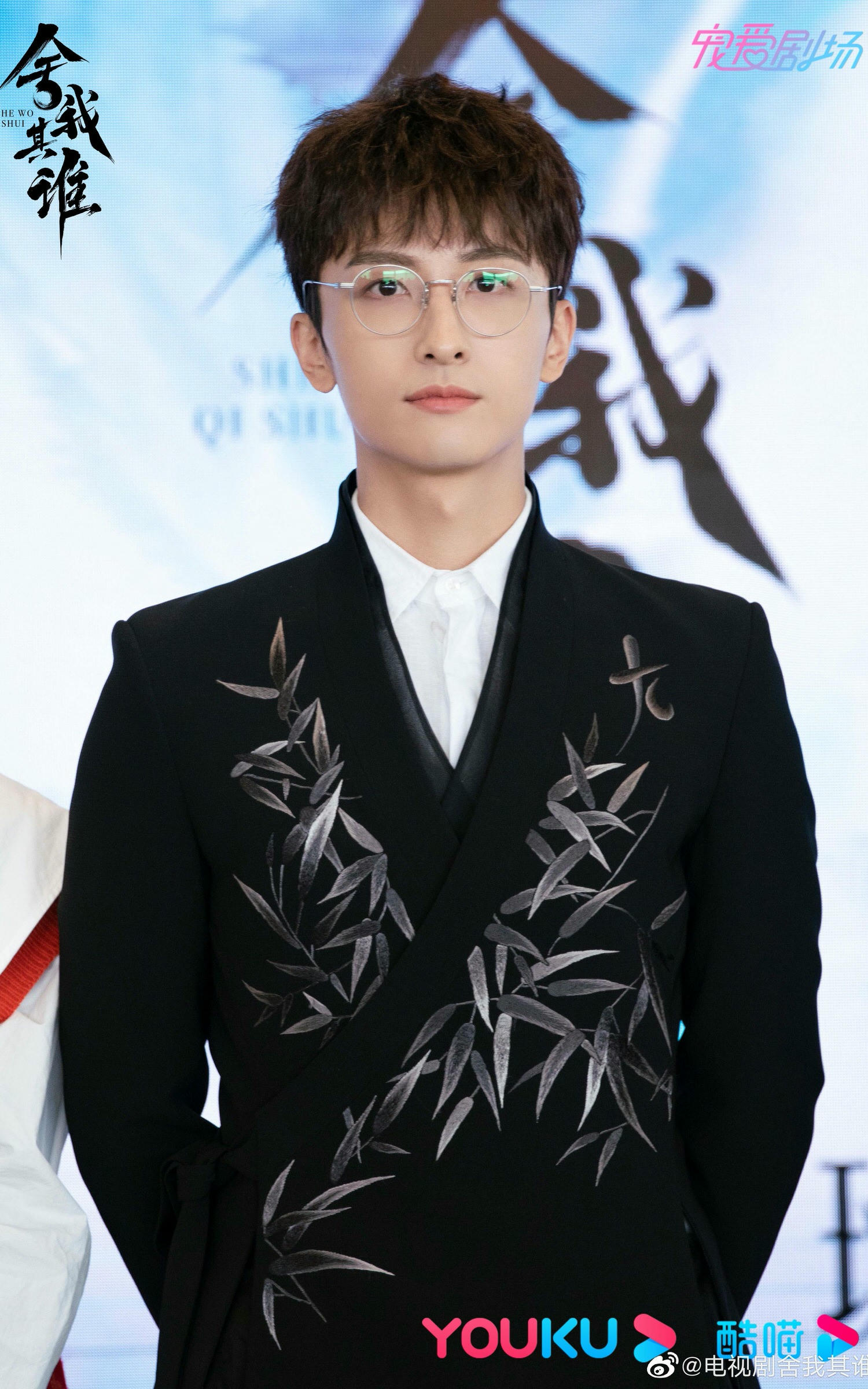 盤點７位「眼鏡殺」男演員，楊洋知性銷魂系、張新成斯文禁慾系，這位大叔的雅痞風居然很性感！？