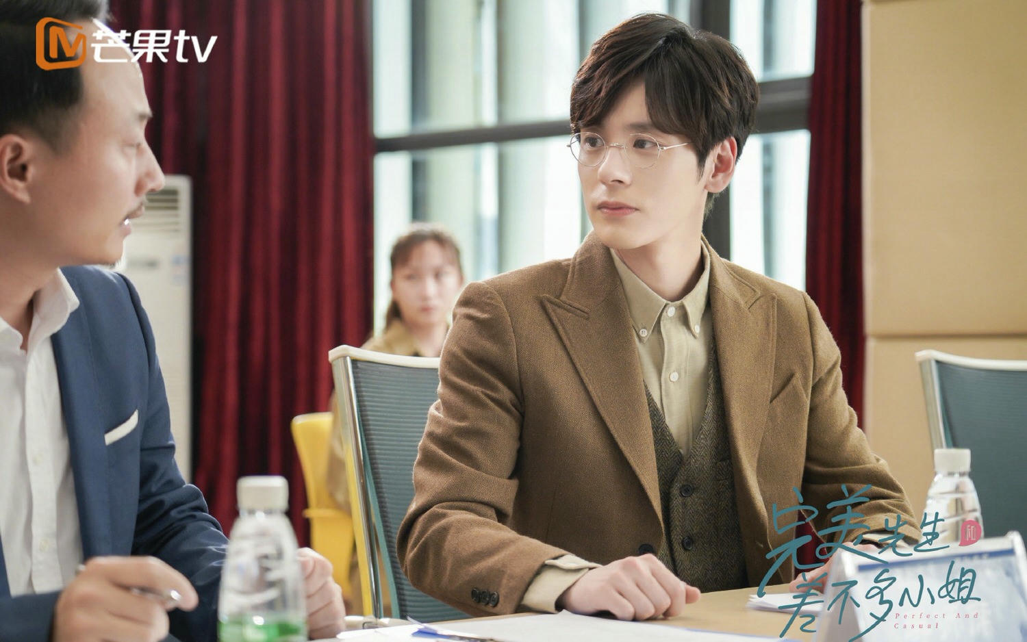 盤點７位「眼鏡殺」男演員，楊洋知性銷魂系、張新成斯文禁慾系，這位大叔的雅痞風居然很性感！？