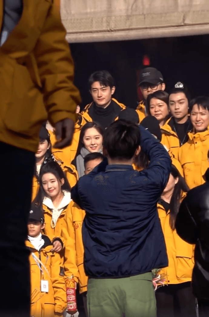 《且試天下》低調開機，現場獨見女主角趙露思，男主角未出席，楊洋是否出演引發猜想！