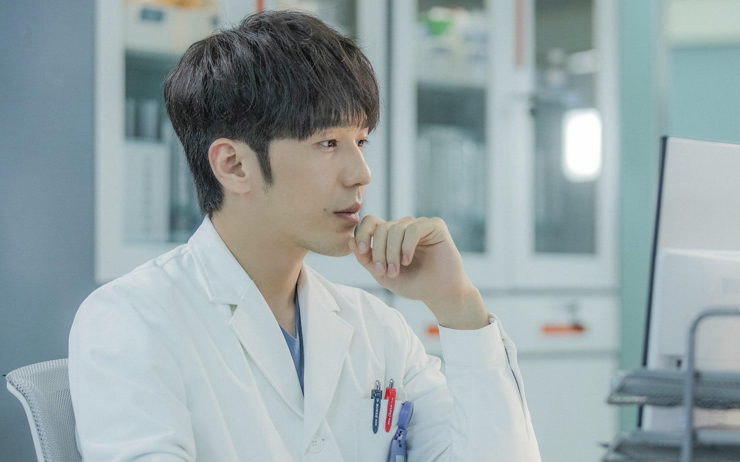 盤點7位高顏值白大掛帥醫生,唐曉天、丁禹兮、龔俊才貌兼具,你最想讓誰當主治醫師? - 第17張圖 盤點7位高顏值白大掛帥醫生,唐曉天、丁禹兮、龔俊才貌兼具,你最想讓誰當主治醫師?