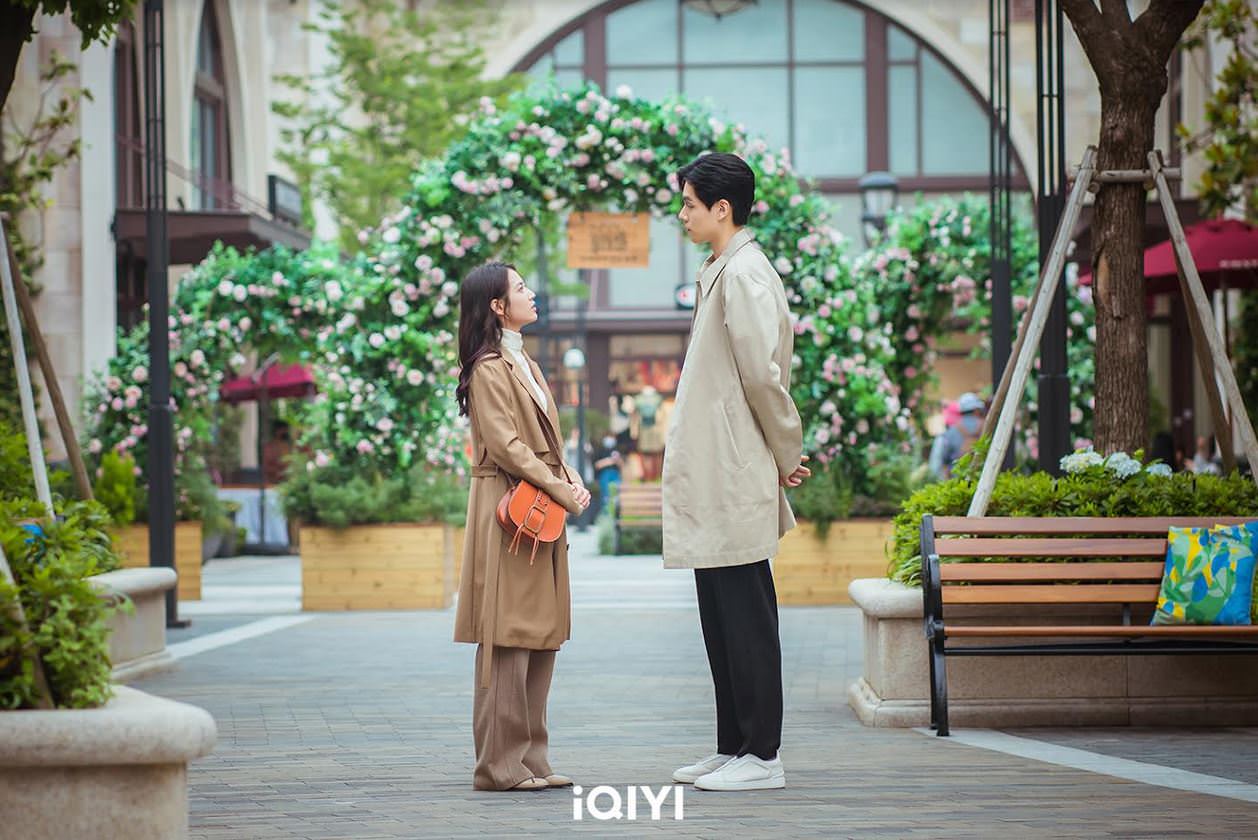 《超時空羅曼史》剛開播就同居！陳鈺琪「爆人品」床邊嘟嘴靠近胡一天！