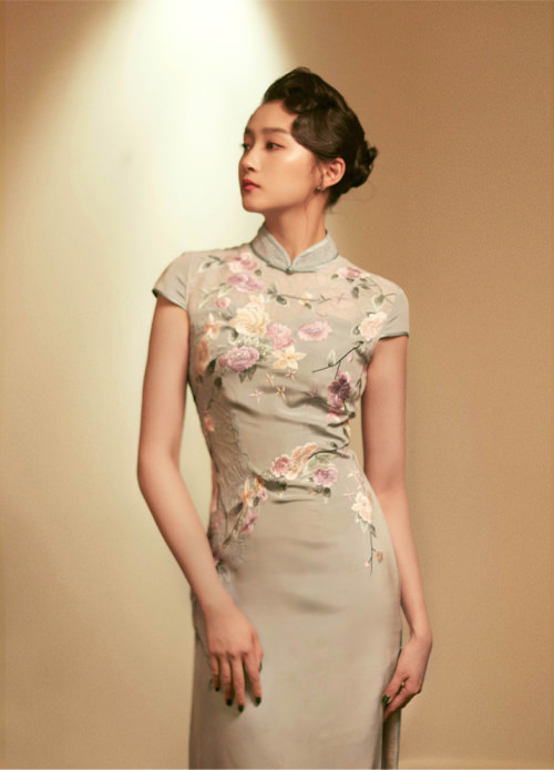 《司藤》景甜旗袍造型典雅，迪麗熱巴俏麗、趙麗穎賢淑，哪位女星的旗袍你最愛？