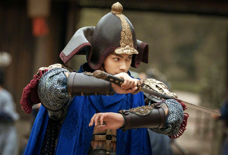 《驪歌行》到底行不行？！許凱人設惹議、李一桐造型像耳機，劇組霸氣反擊審美！